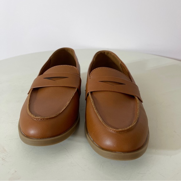 Old navy Faux-Leather Penny Loafer Shoes for Women - Picture 4 of 15